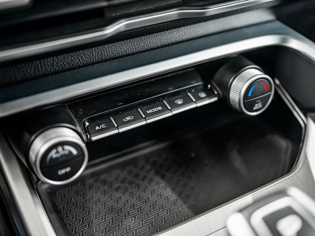 Geely Coolray 2021 - фото автомобиля