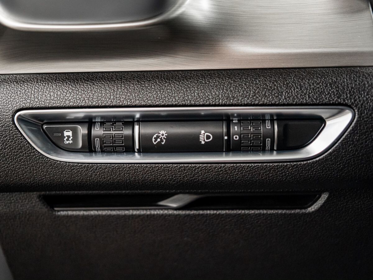 Geely Coolray 2021 - фото автомобиля