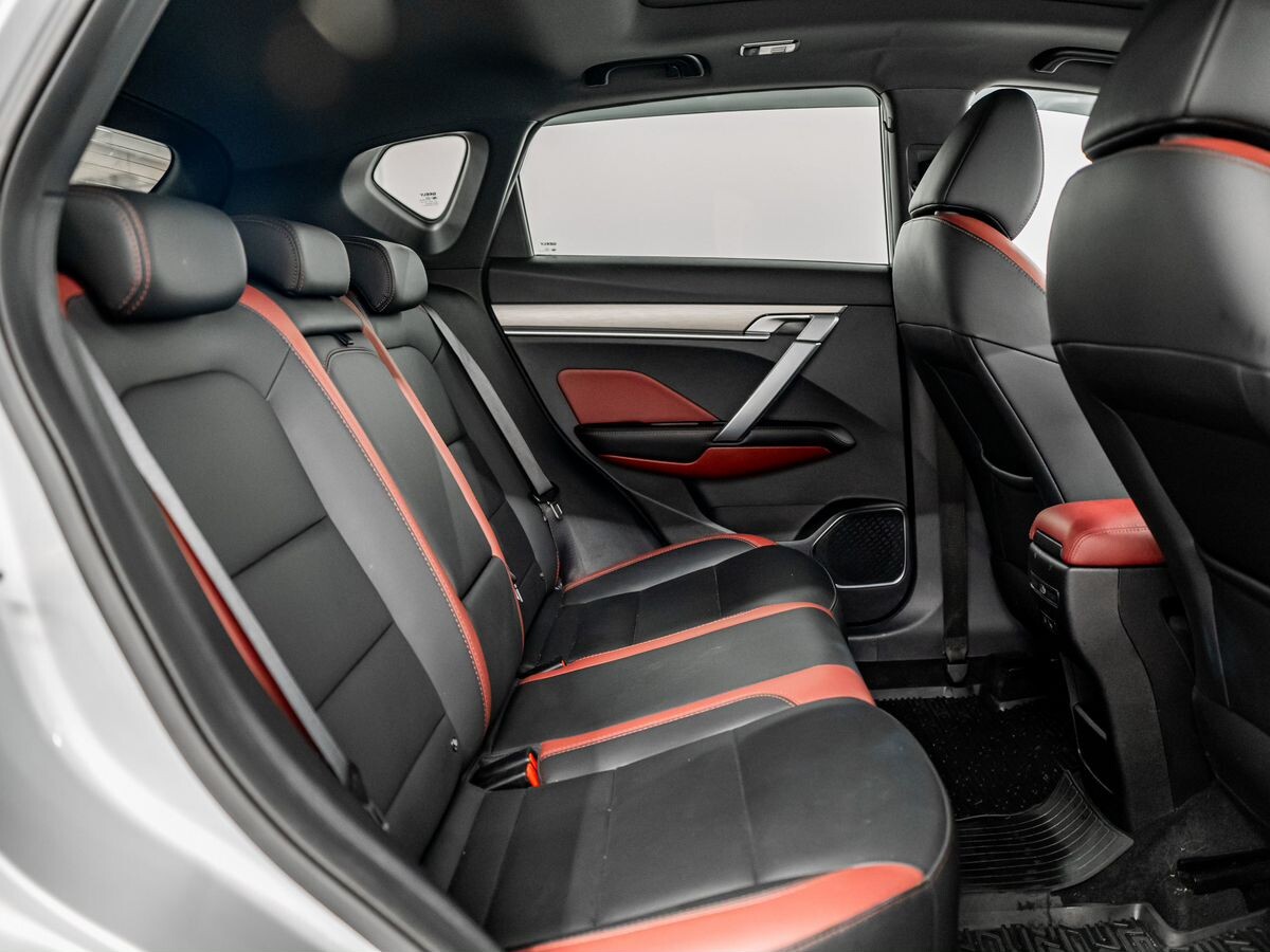 Geely Coolray 2021 - фото автомобиля