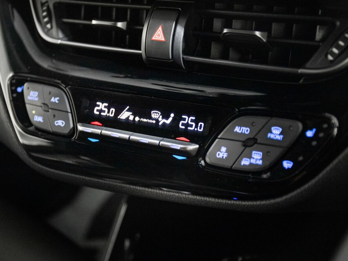 Toyota C-HR 2019 - фото автомобиля