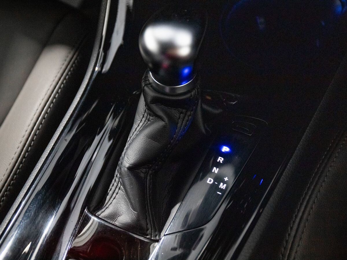 Toyota C-HR 2019 - фото автомобиля