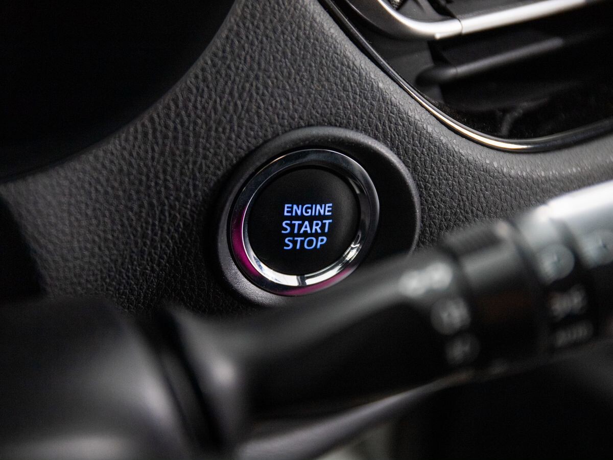 Toyota C-HR 2019 - фото автомобиля