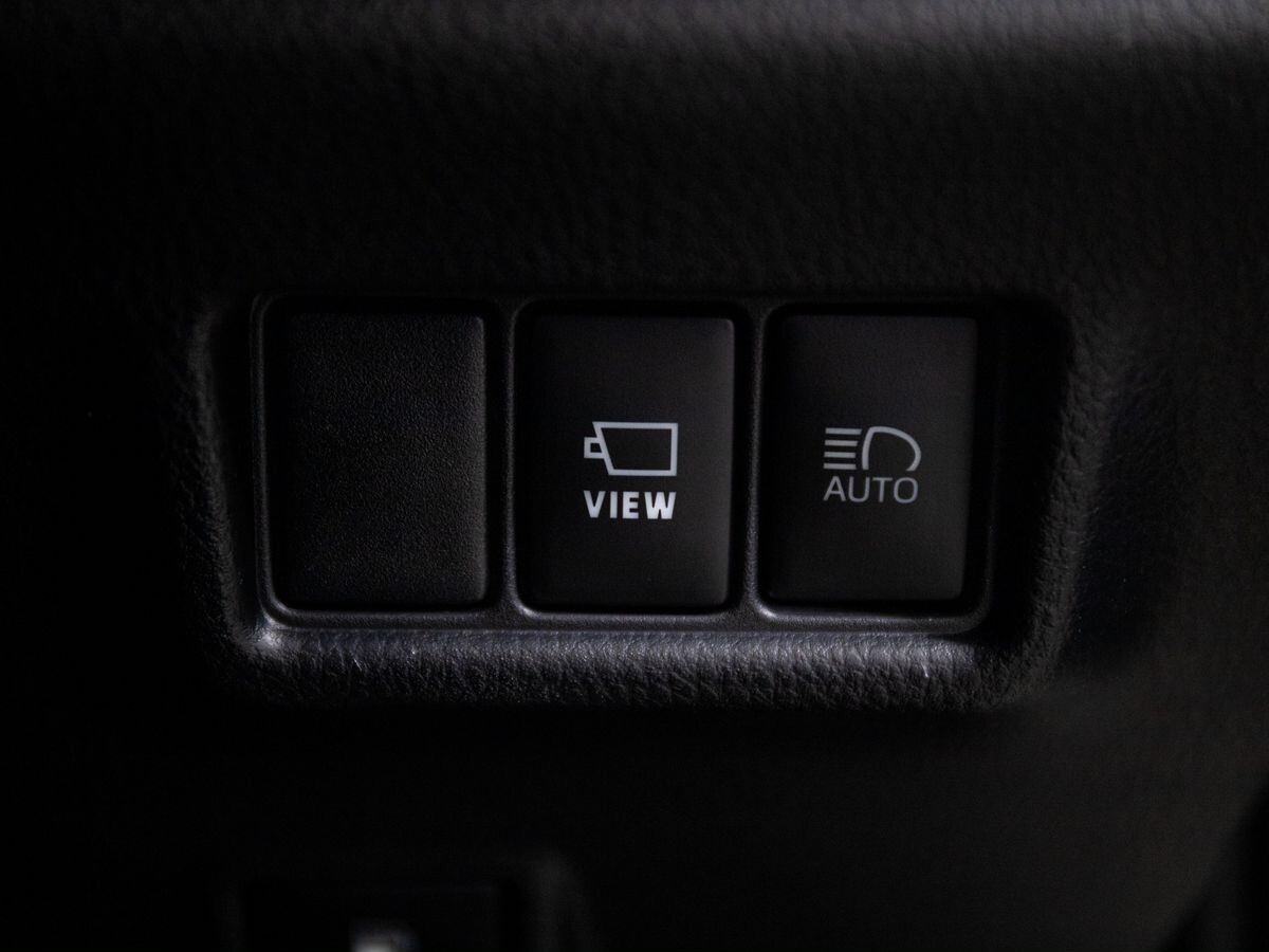 Toyota C-HR 2019 - фото автомобиля