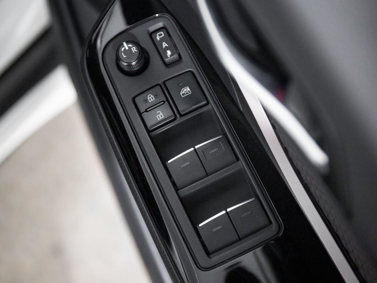 Toyota C-HR 2019 - фото автомобиля