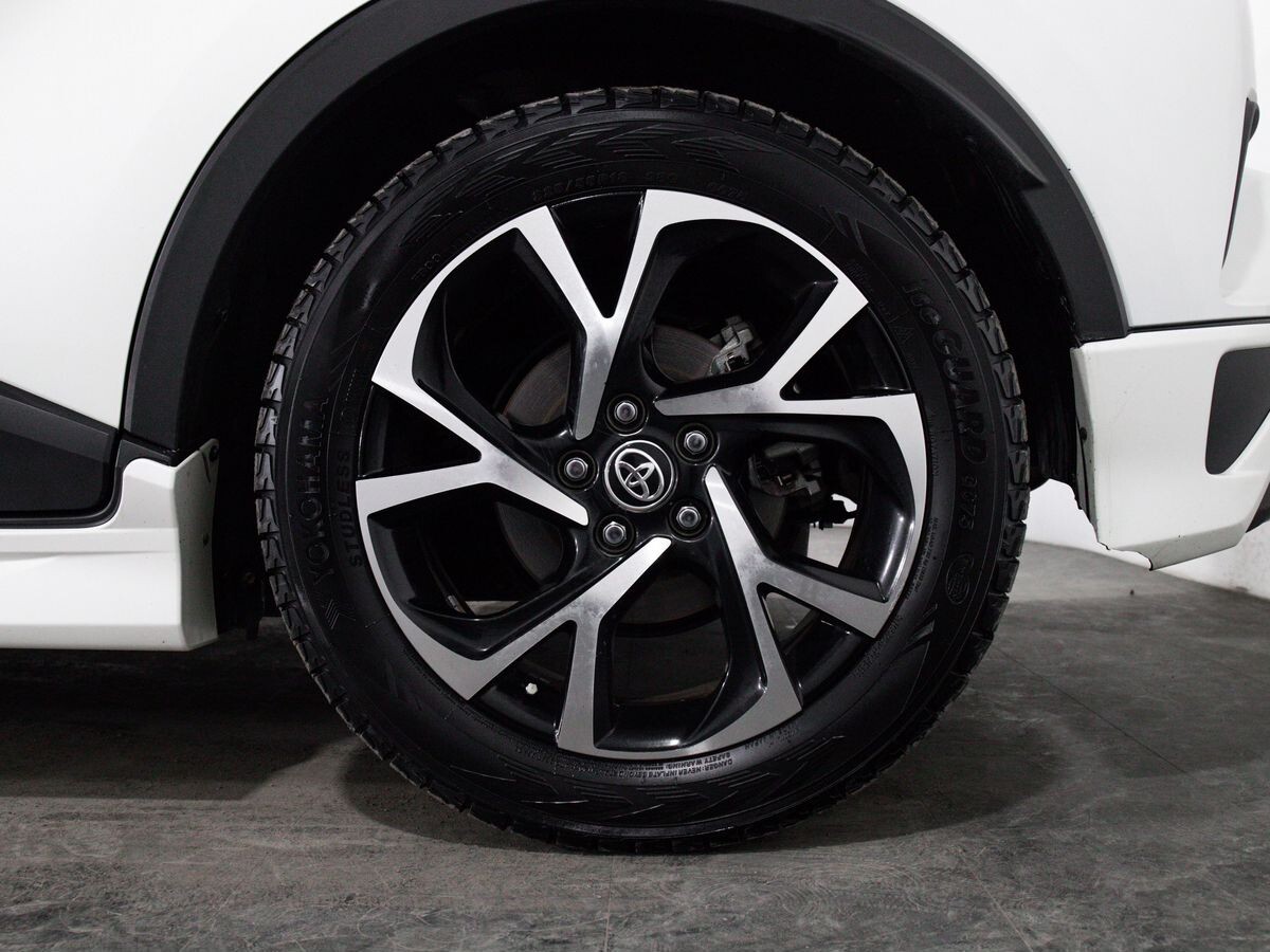 Toyota C-HR 2019 - фото автомобиля