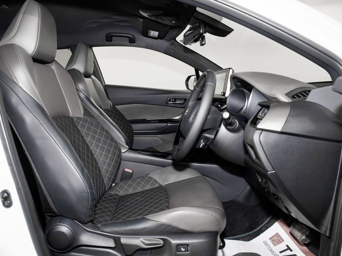 Toyota C-HR 2019 - фото автомобиля