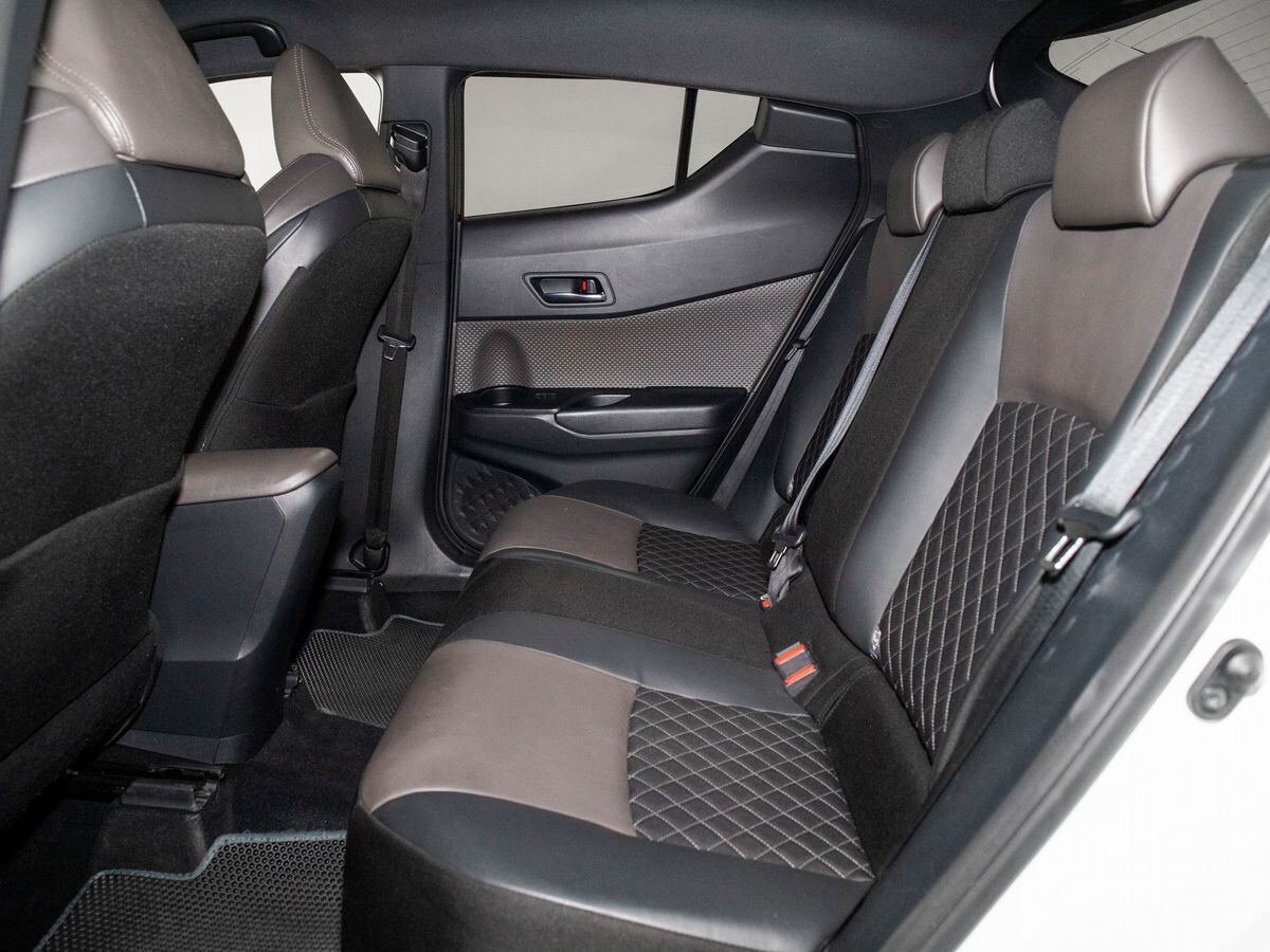 Toyota C-HR 2019 - фото автомобиля