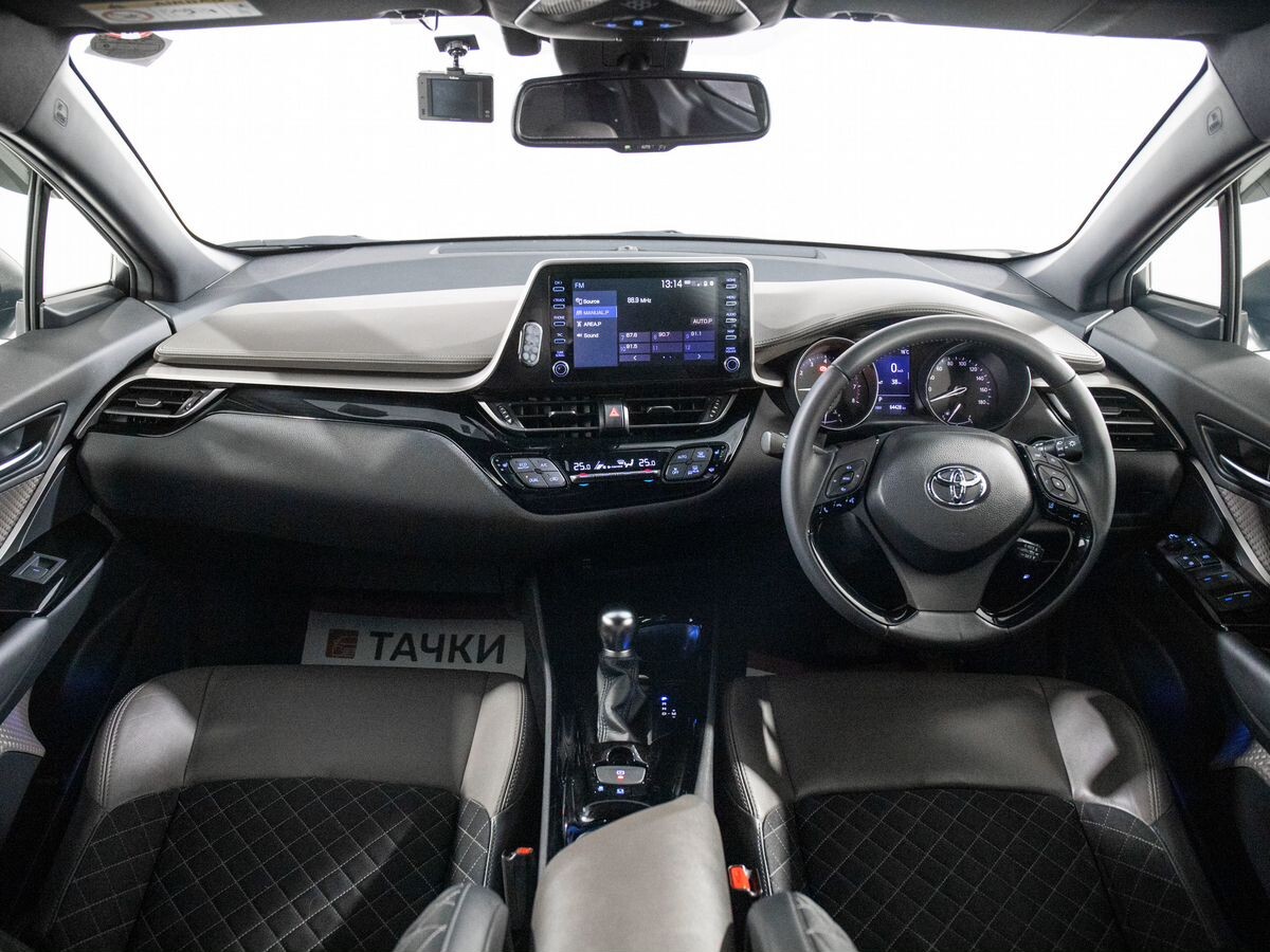Toyota C-HR 2019 - фото автомобиля