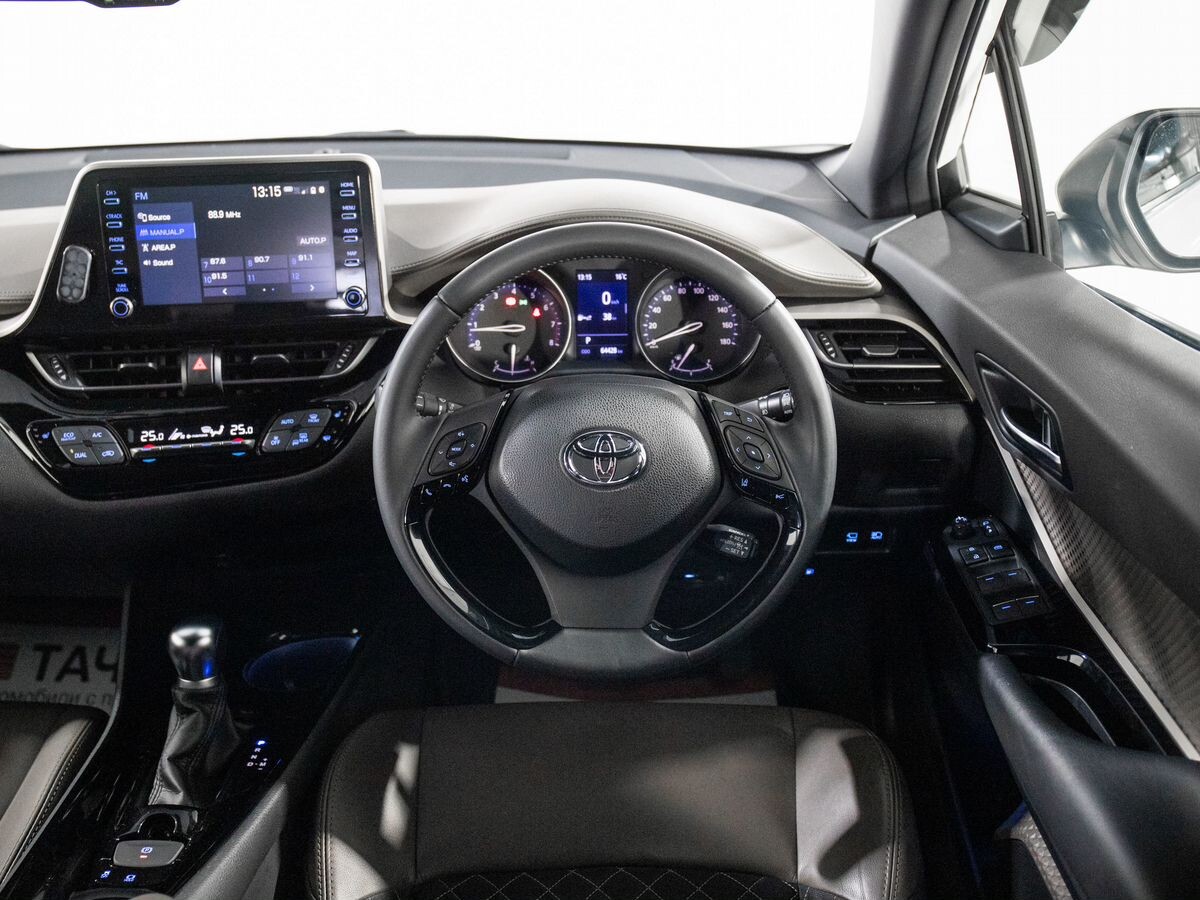 Toyota C-HR 2019 - фото автомобиля