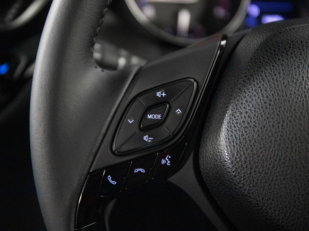 Toyota C-HR 2019 - фото автомобиля