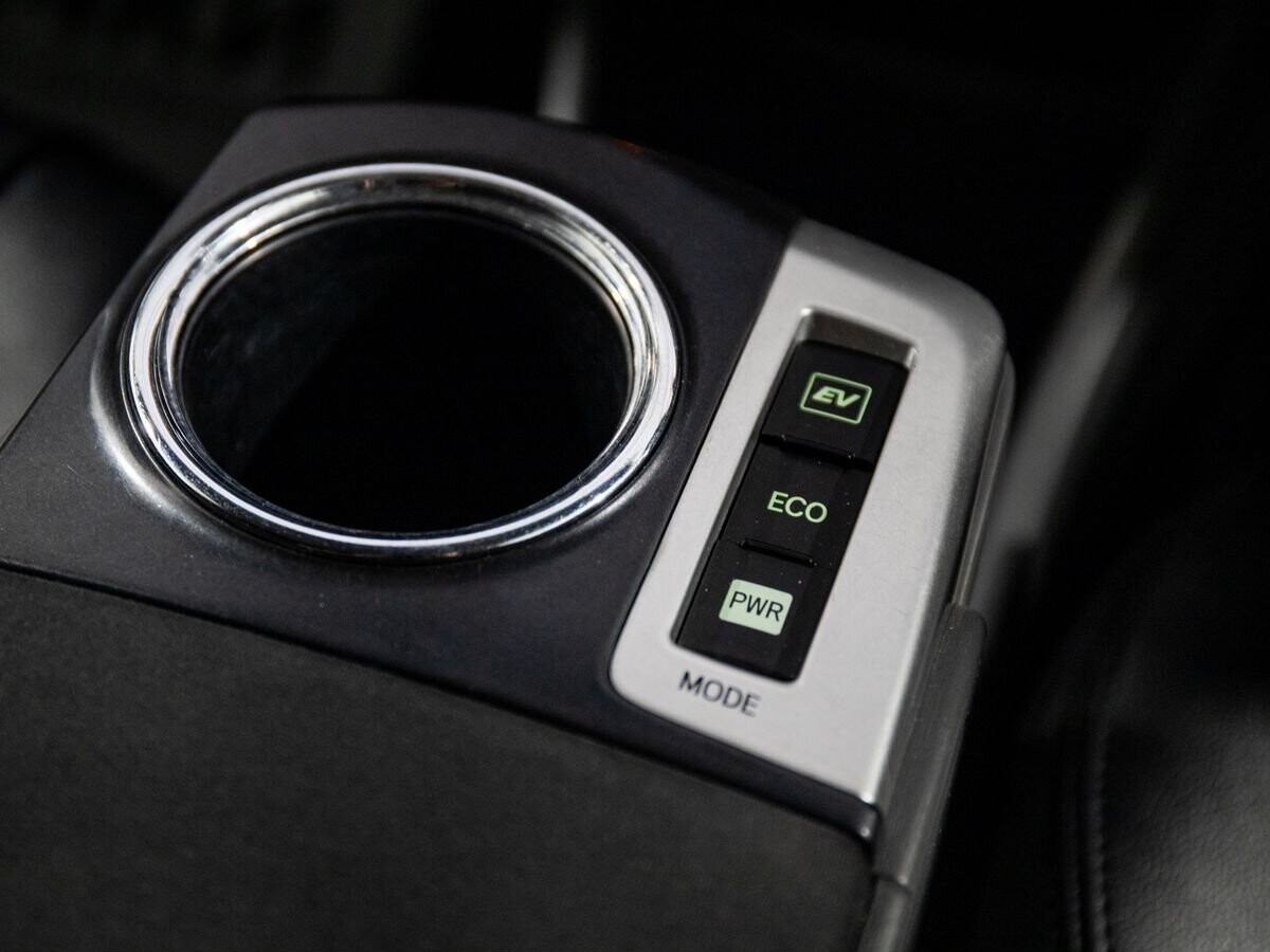 Toyota Prius Alpha 2012 - фото автомобиля