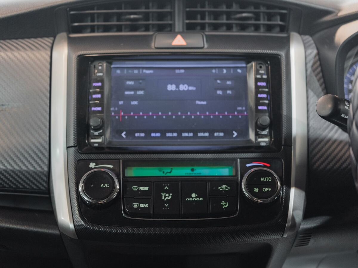 Toyota Corolla 2013 - фото автомобиля