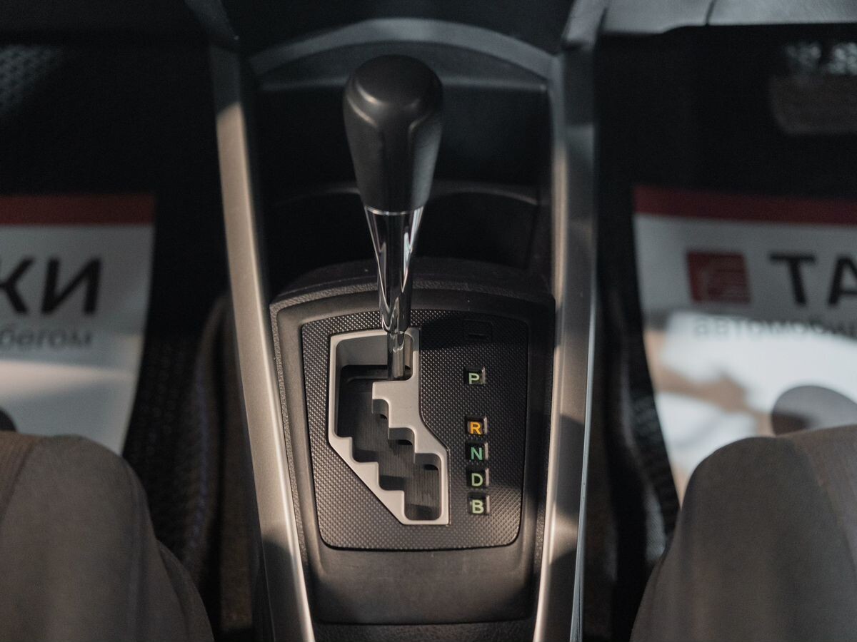 Toyota Corolla 2013 - фото автомобиля