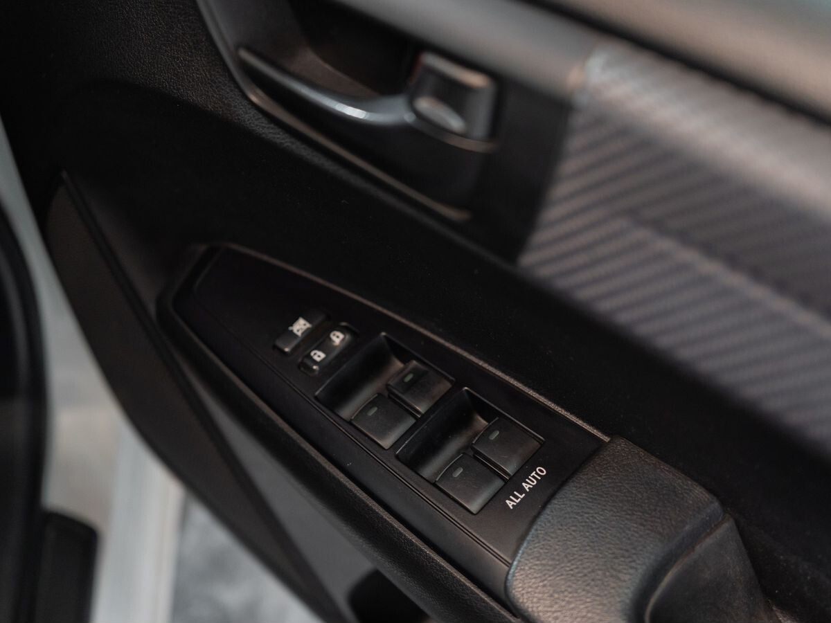 Toyota Corolla 2013 - фото автомобиля