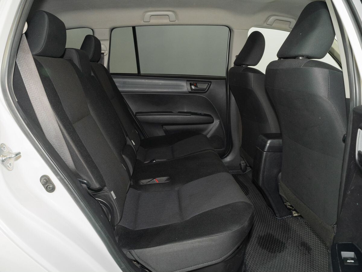 Toyota Corolla 2013 - фото автомобиля