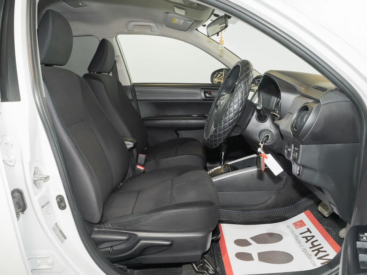 Toyota Corolla 2013 - фото автомобиля