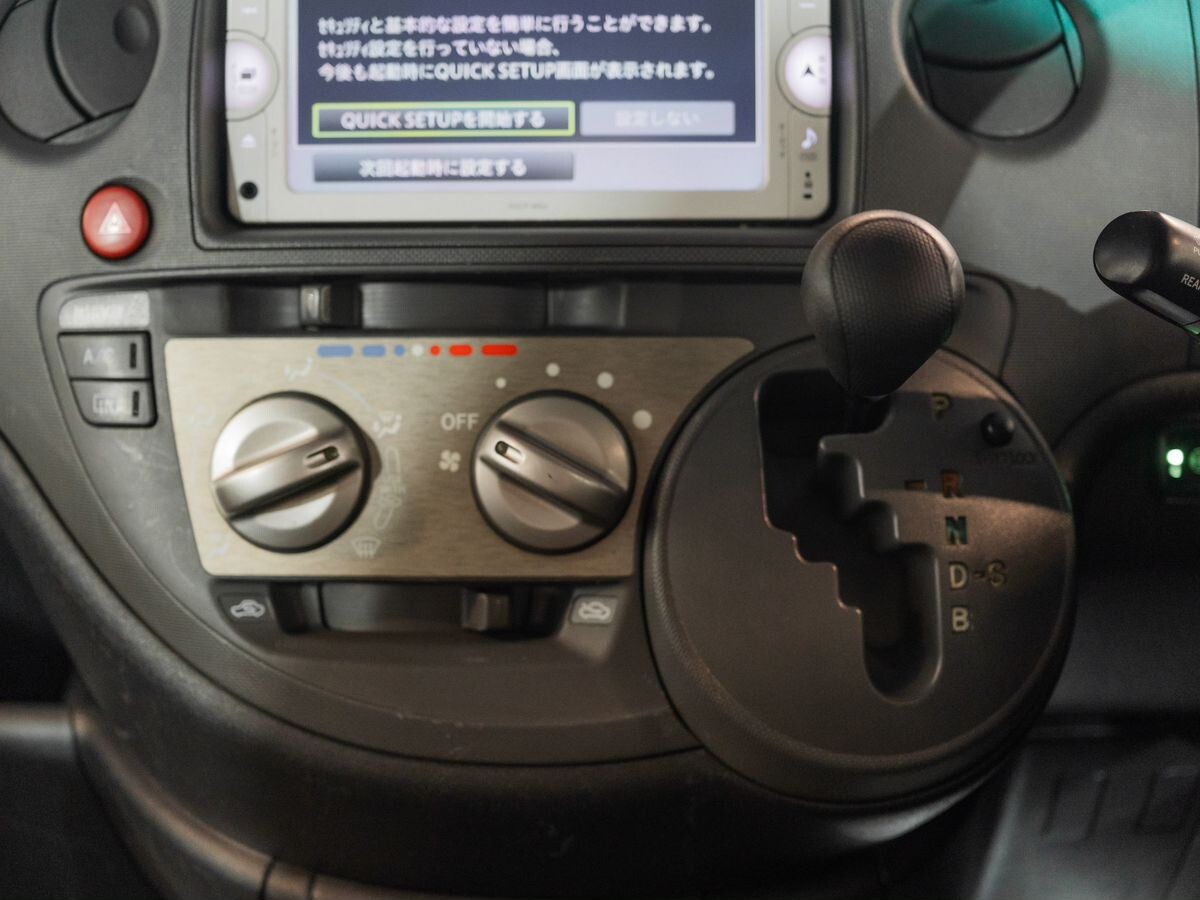 Toyota Sienta 2014 - фото автомобиля