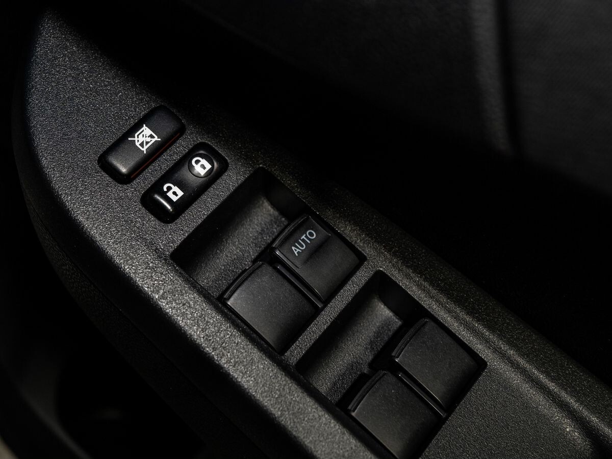 Toyota Ractis 2012 - фото автомобиля