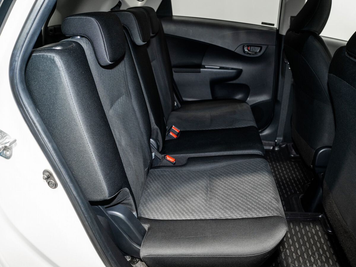 Toyota Ractis 2012 - фото автомобиля