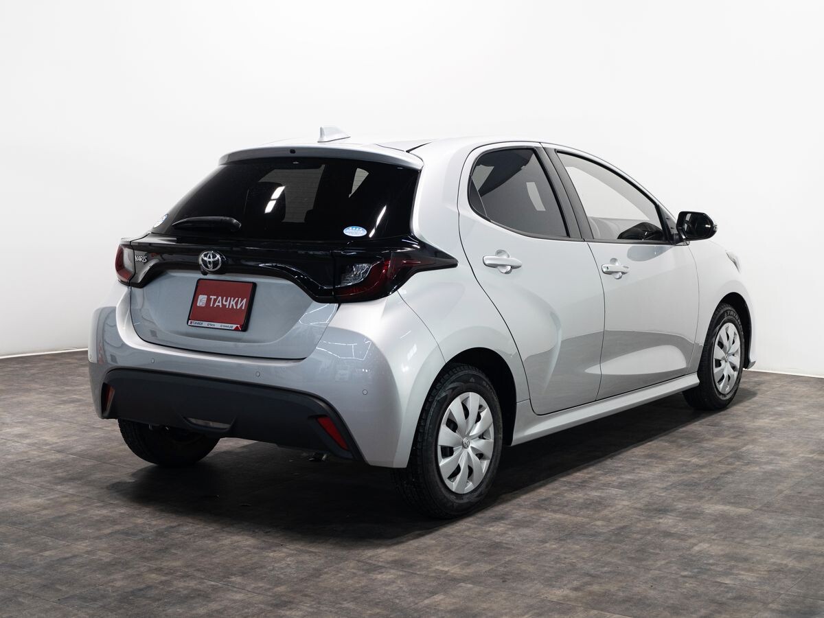 Toyota Yaris 2020 - фото автомобиля