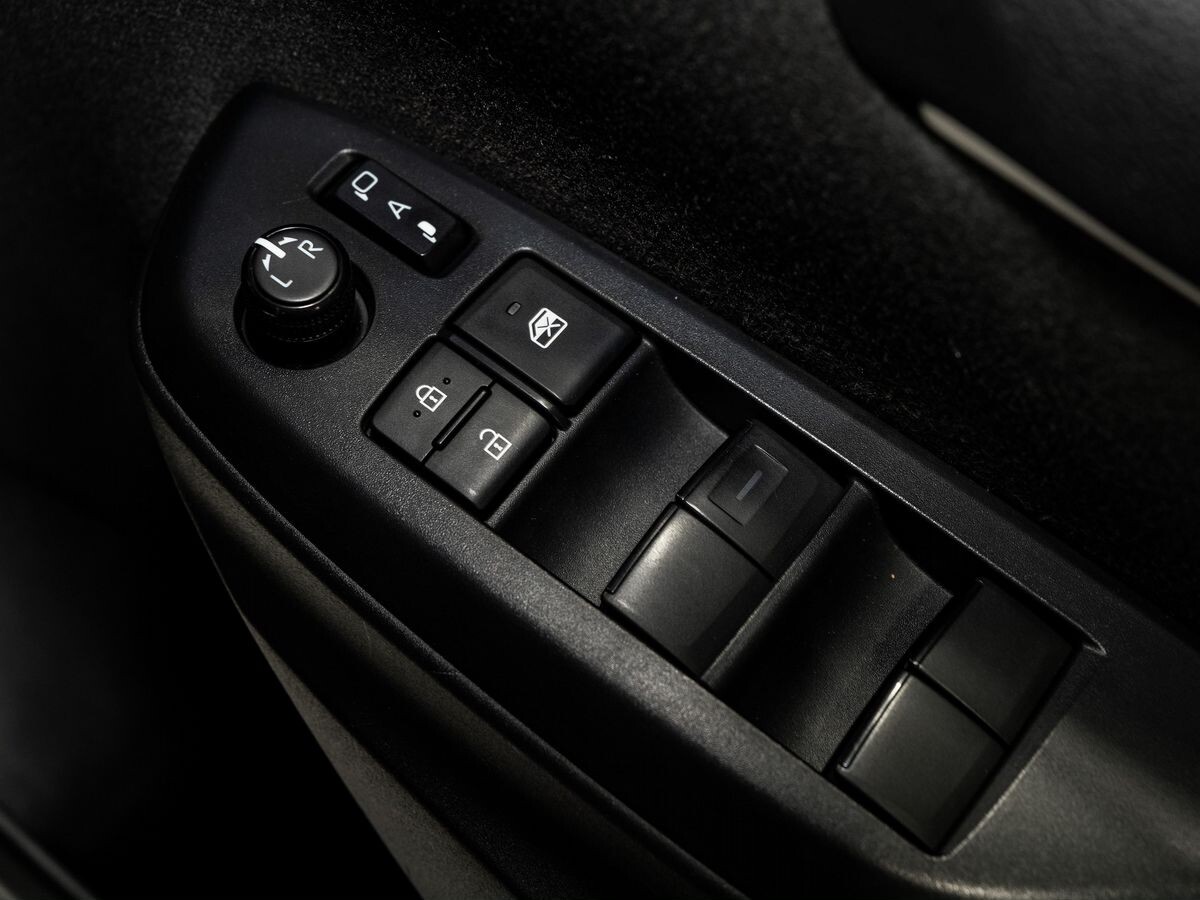 Toyota Yaris 2020 - фото автомобиля