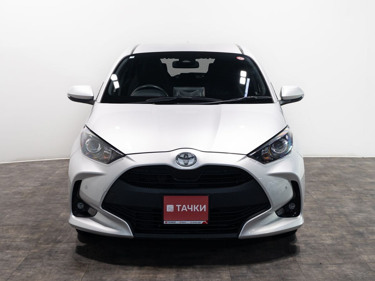 Toyota Yaris 2020 - фото автомобиля