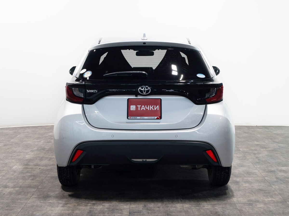 Toyota Yaris 2020 - фото автомобиля