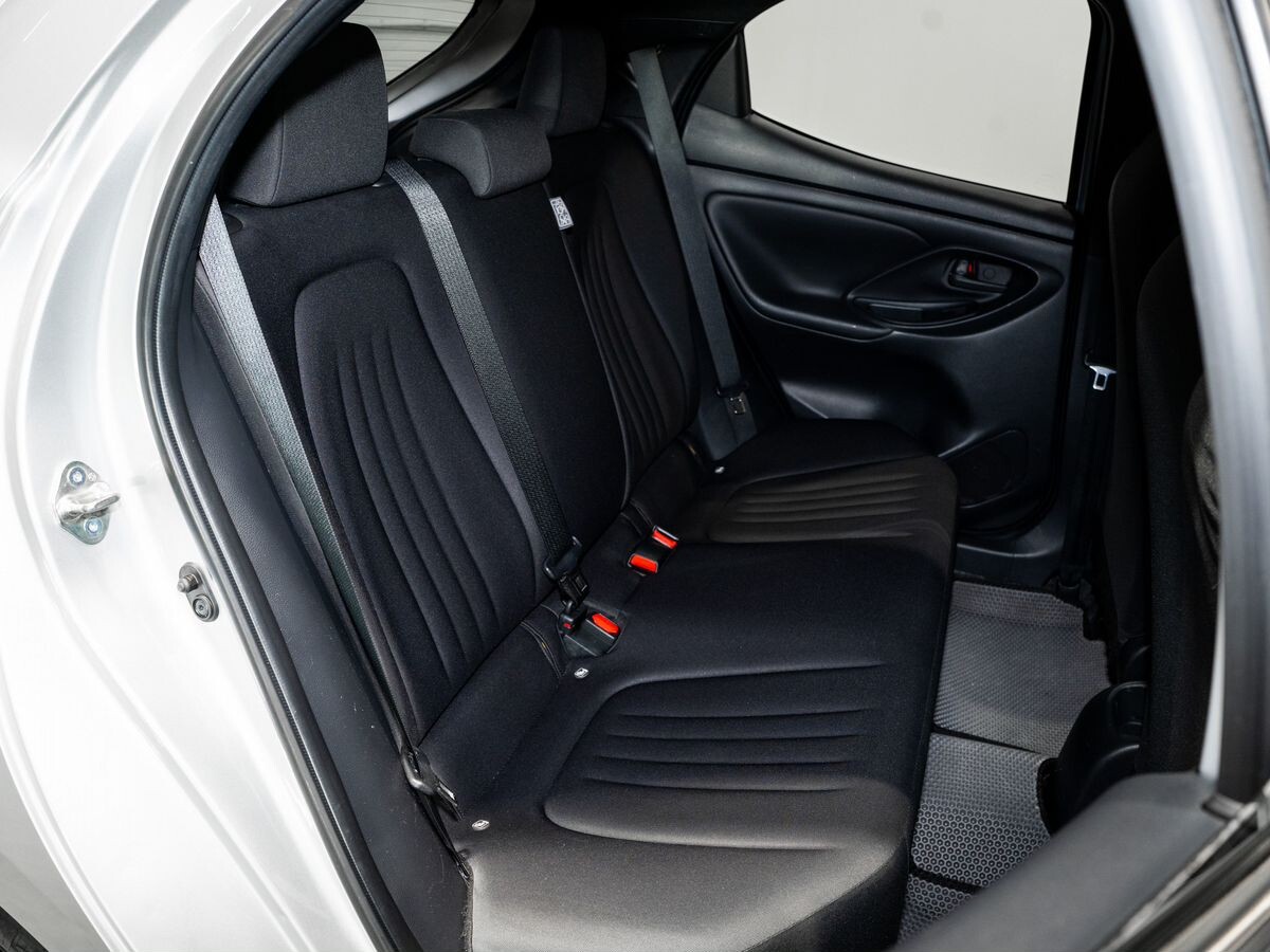 Toyota Yaris 2020 - фото автомобиля