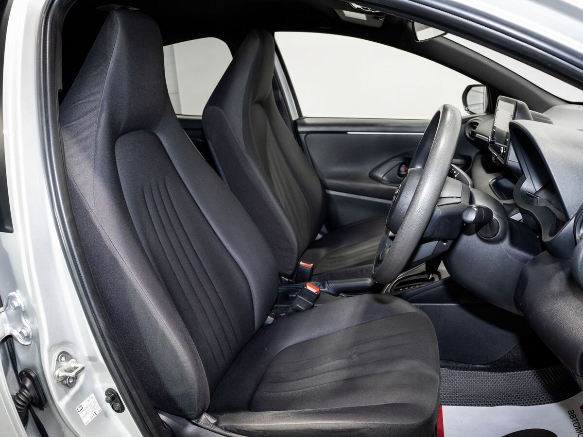 Toyota Yaris 2020 - фото автомобиля