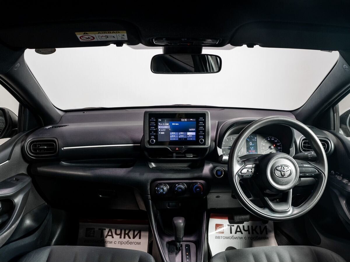 Toyota Yaris 2020 - фото автомобиля