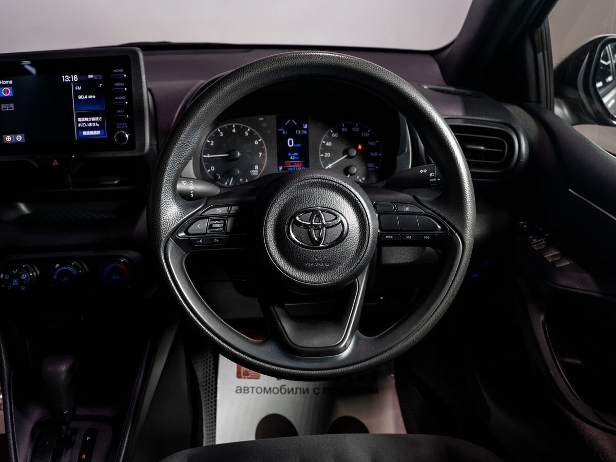 Toyota Yaris 2020 - фото автомобиля