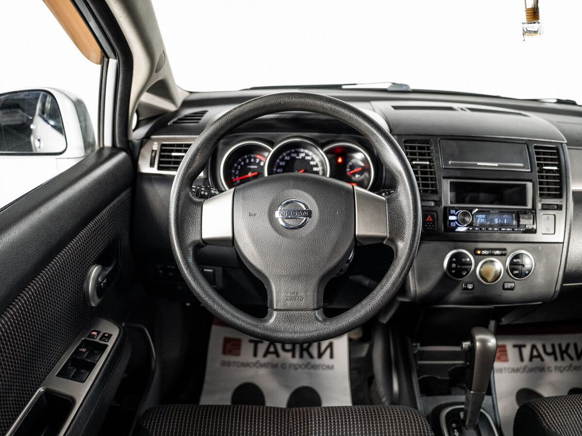 Nissan Tiida 2011 - фото автомобиля