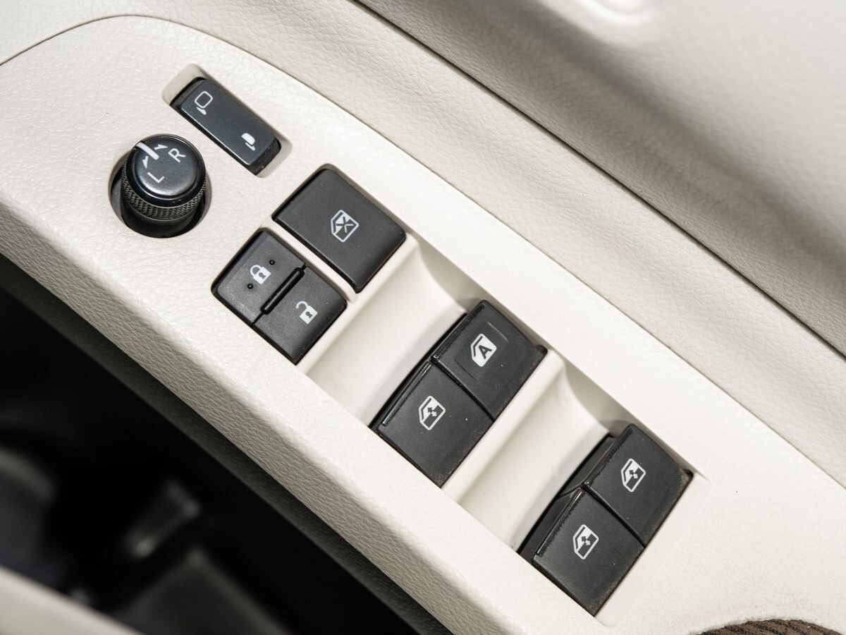 Toyota Sienta 2015 - фото автомобиля