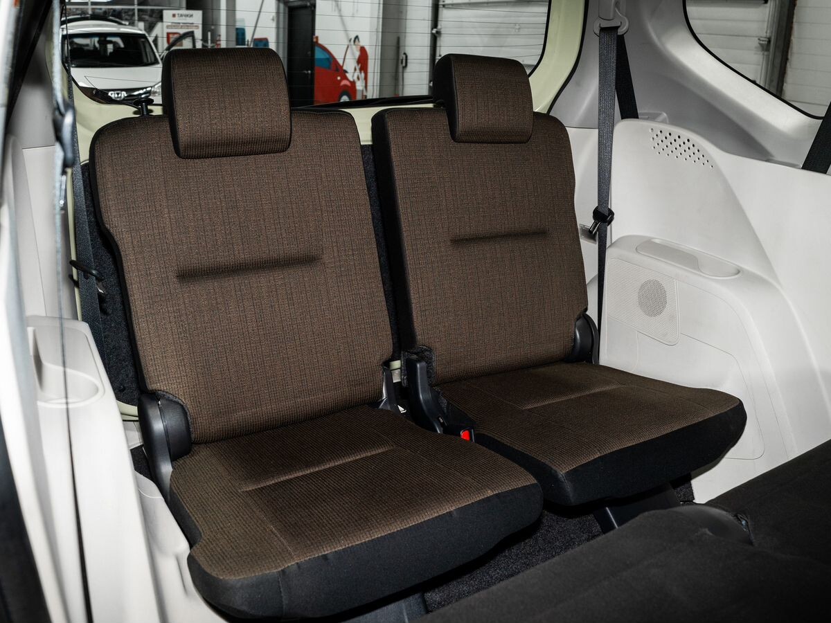 Toyota Sienta 2015 - фото автомобиля