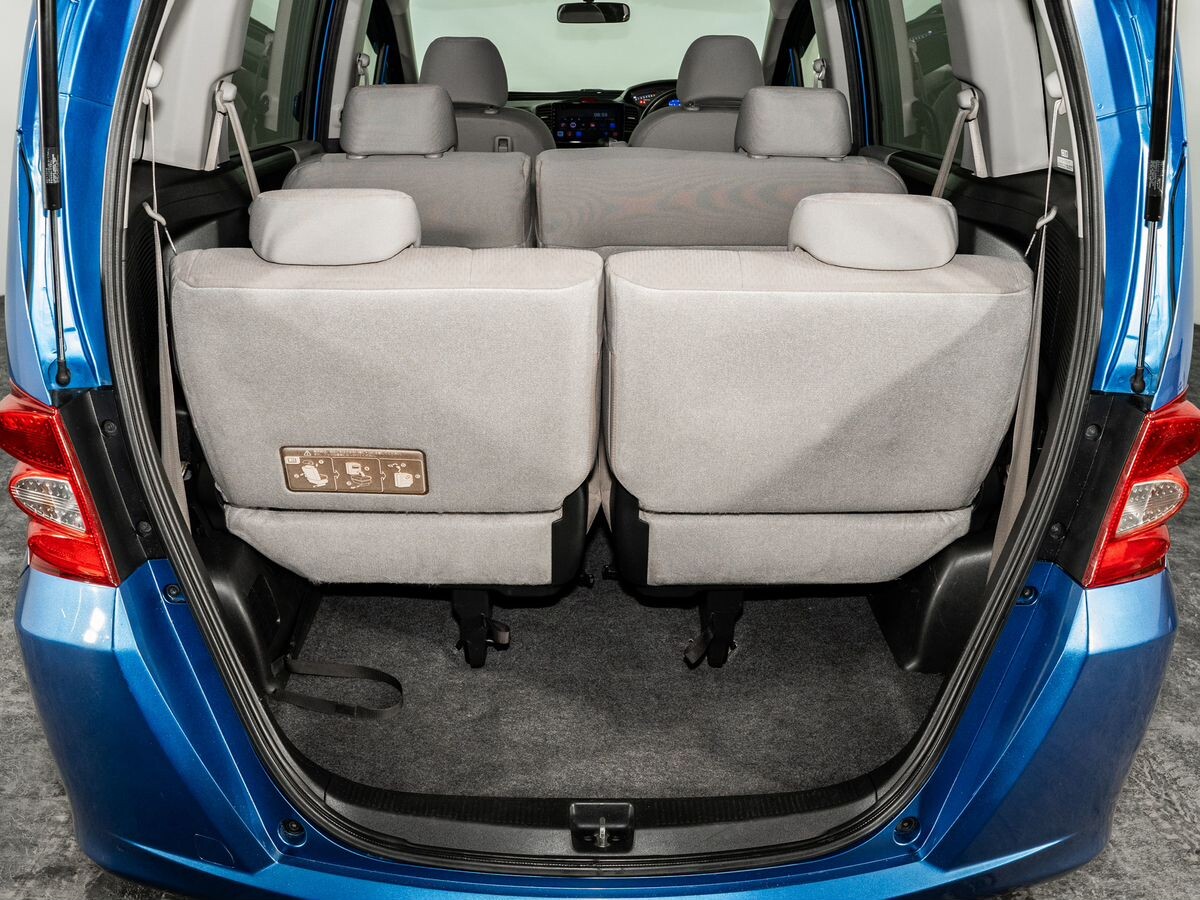 Honda Freed 2011 - фото автомобиля