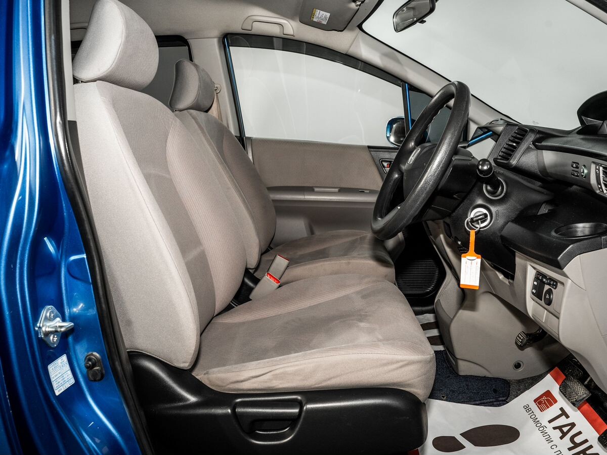 Honda Freed 2011 - фото автомобиля