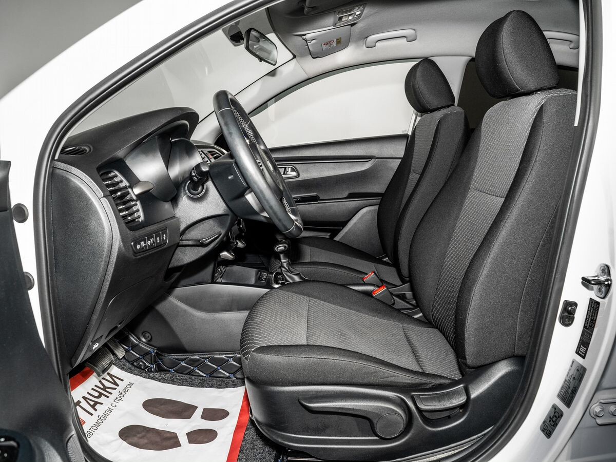 Kia Rio 2019 - фото автомобиля