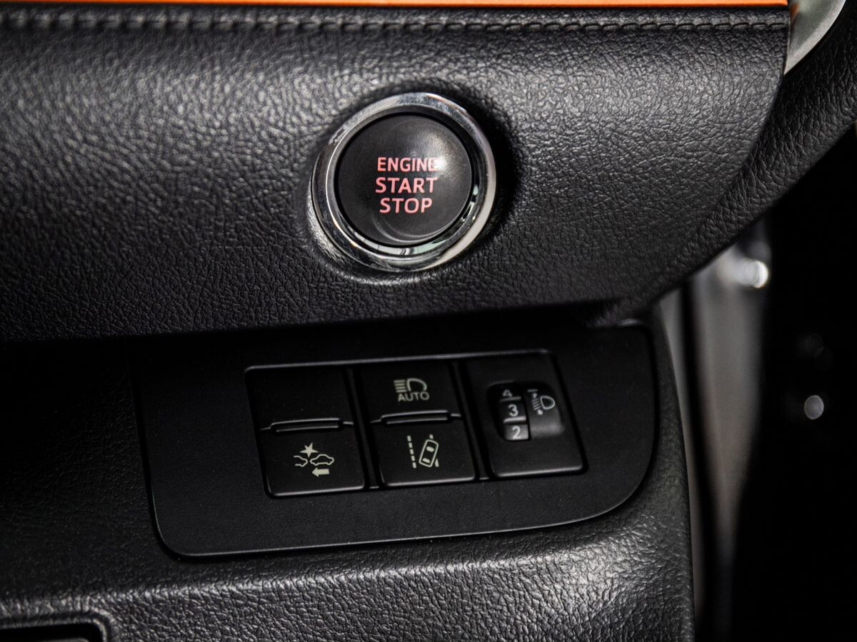 Toyota Sienta 2016 - фото автомобиля