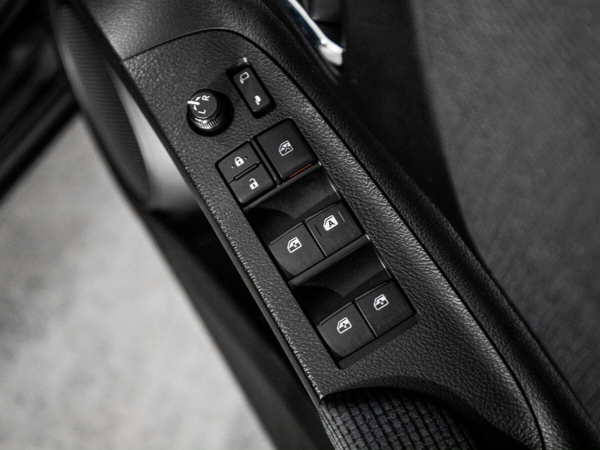 Toyota Sienta 2016 - фото автомобиля