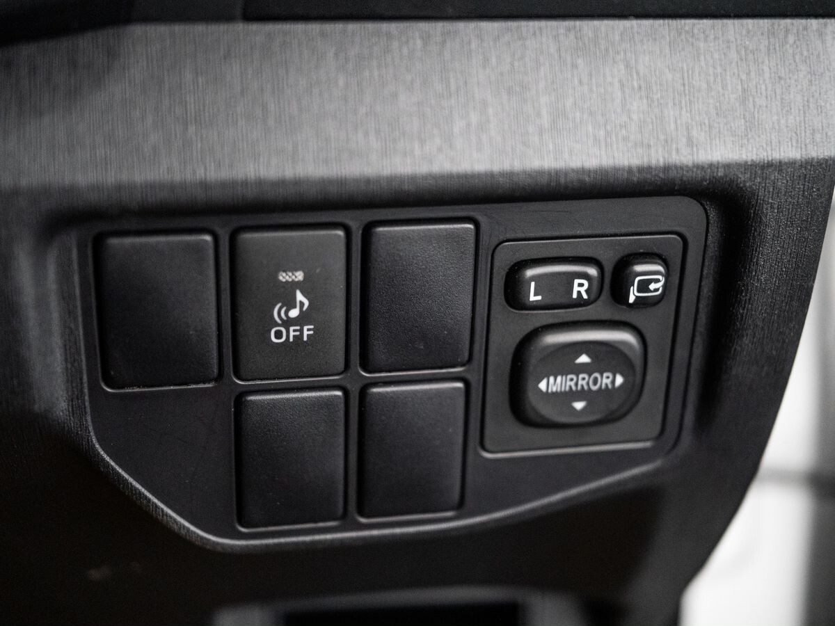 Toyota Prius 2014 - фото автомобиля