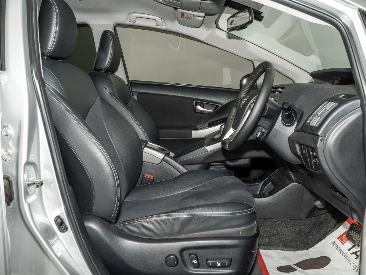 Toyota Prius 2014 - фото автомобиля