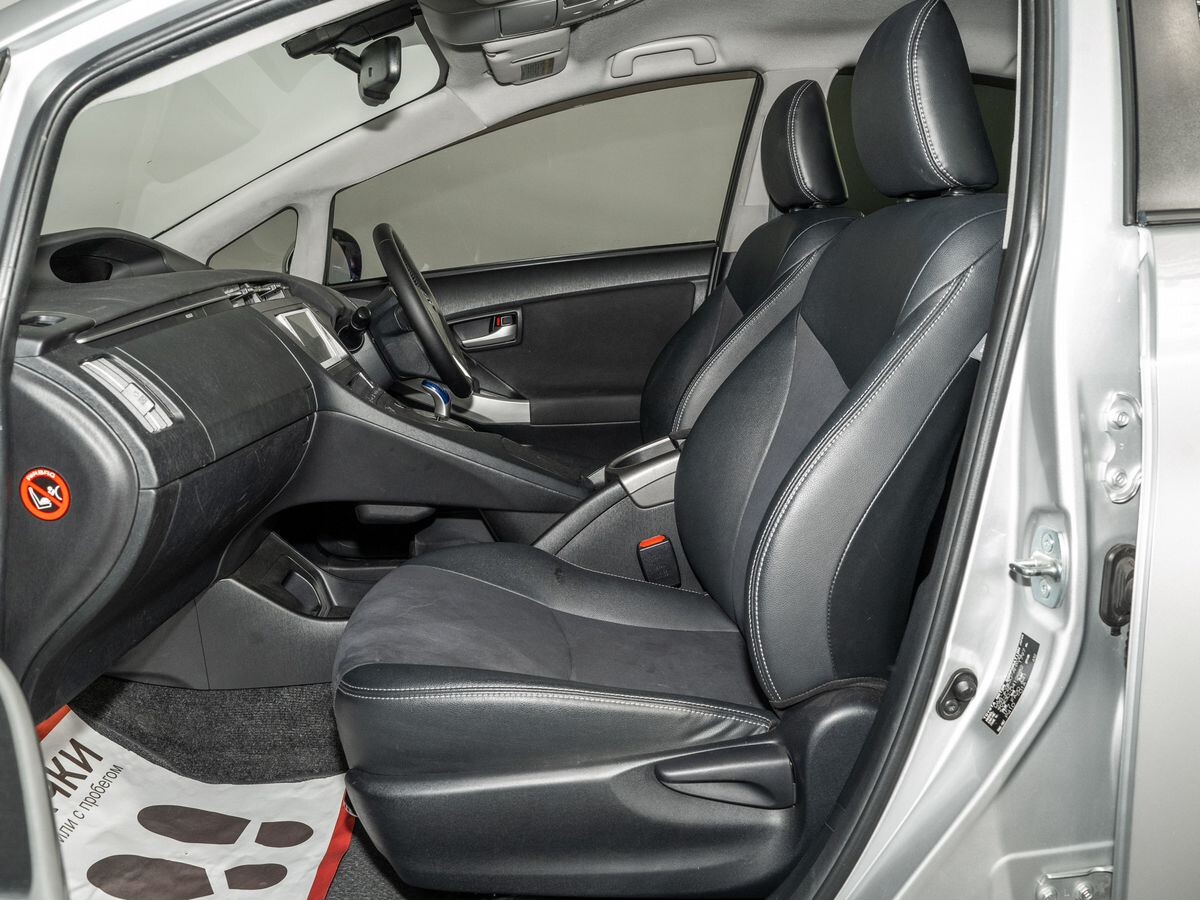 Toyota Prius 2014 - фото автомобиля