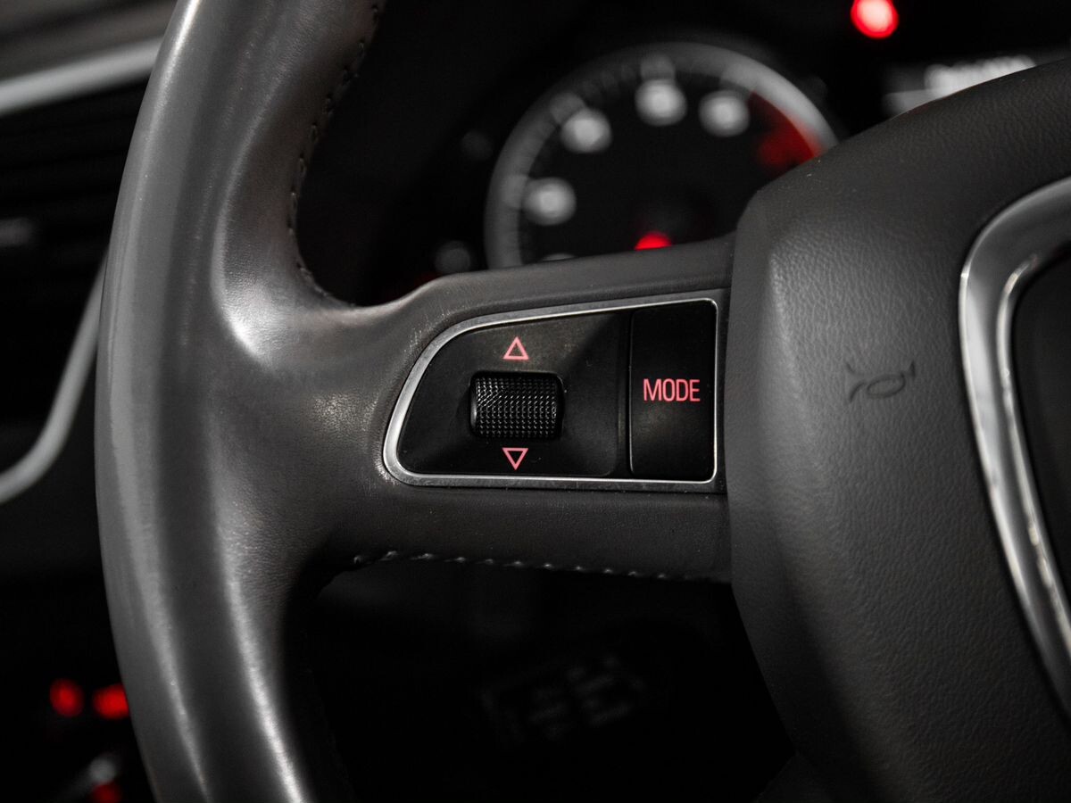 Audi Q5 2010 - фото автомобиля