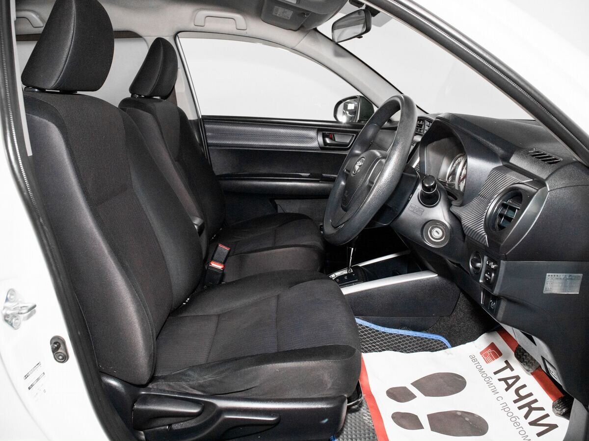 Toyota Corolla 2014 - фото автомобиля