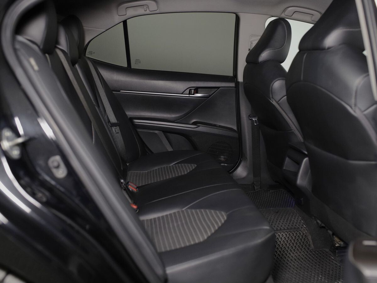 Toyota Camry 2020 - фото автомобиля