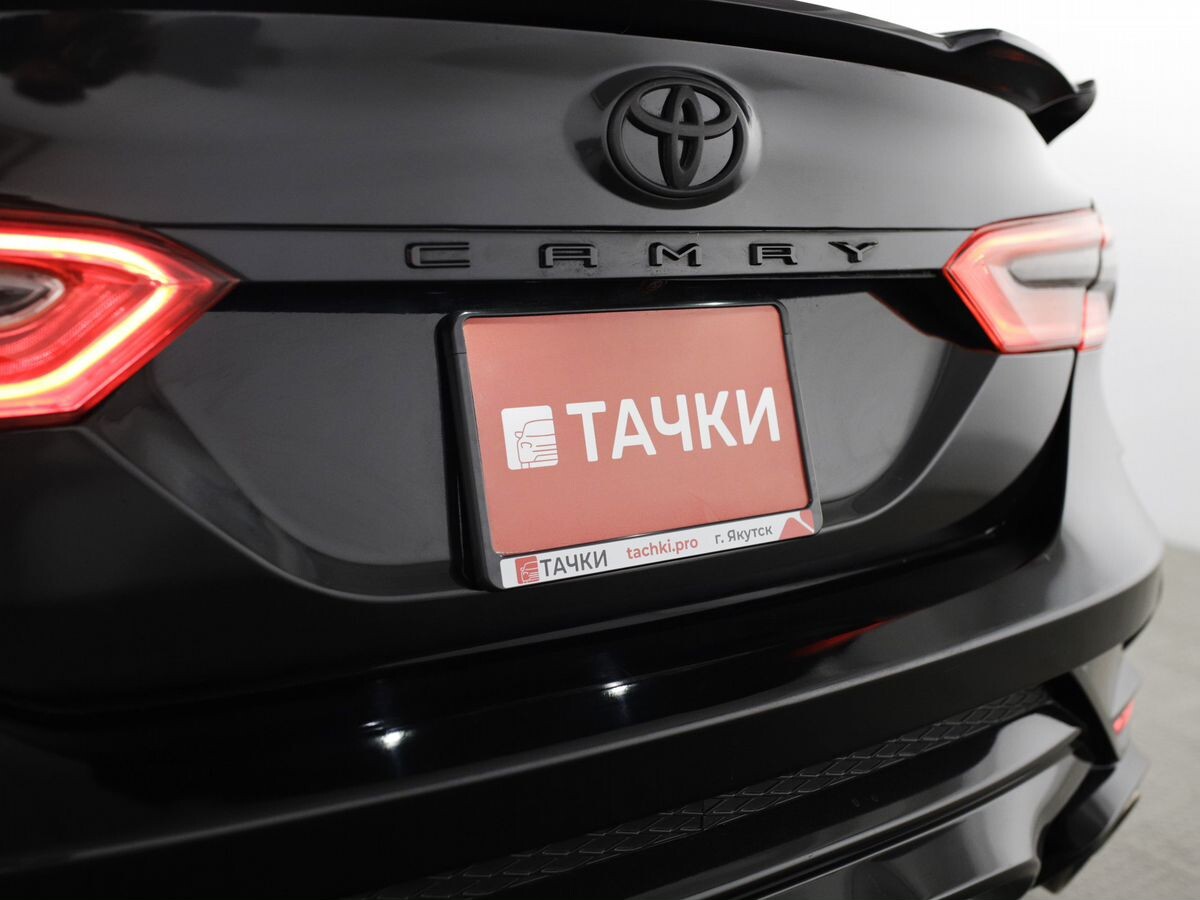 Toyota Camry 2020 - фото автомобиля