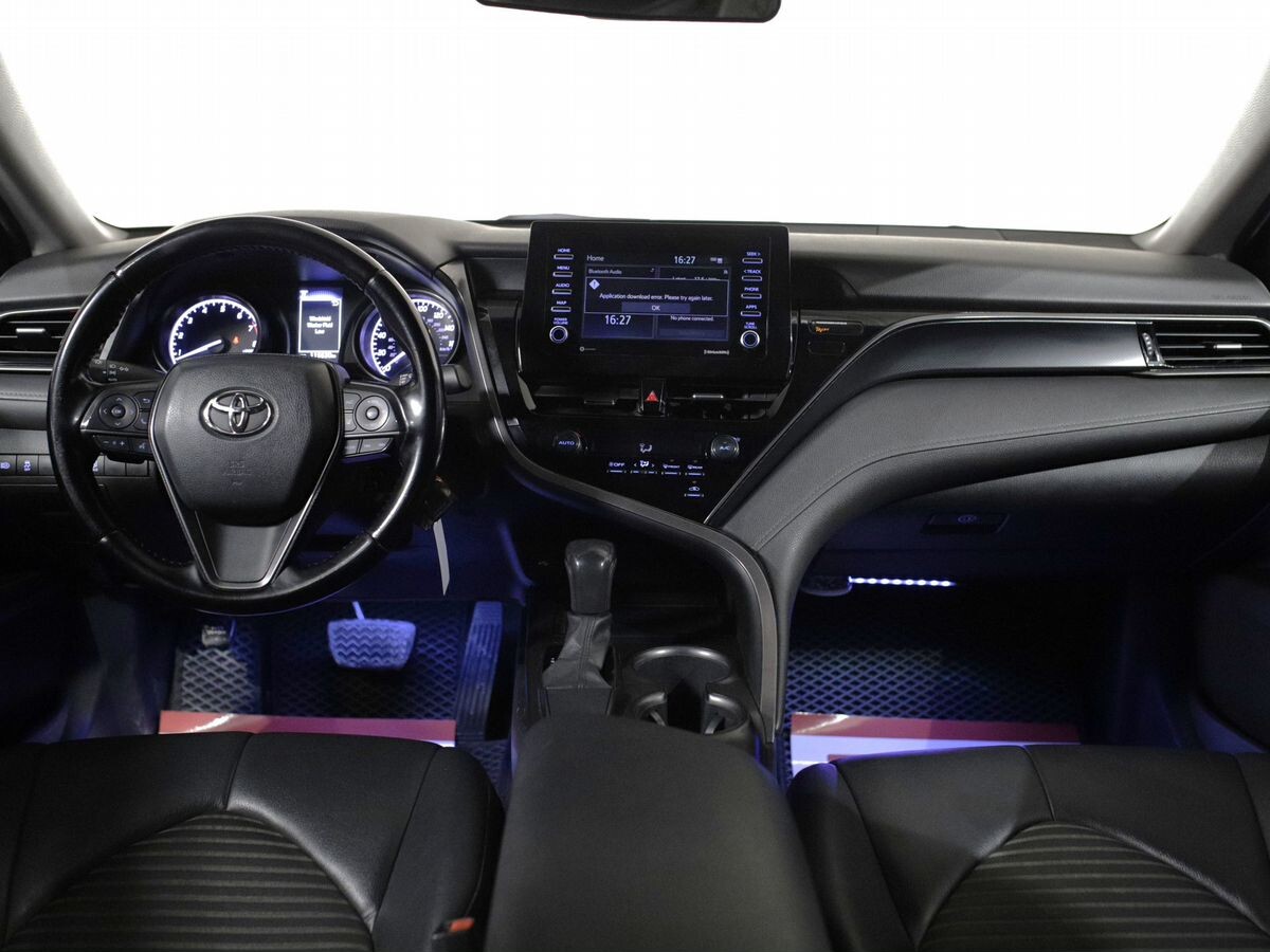 Toyota Camry 2020 - фото автомобиля