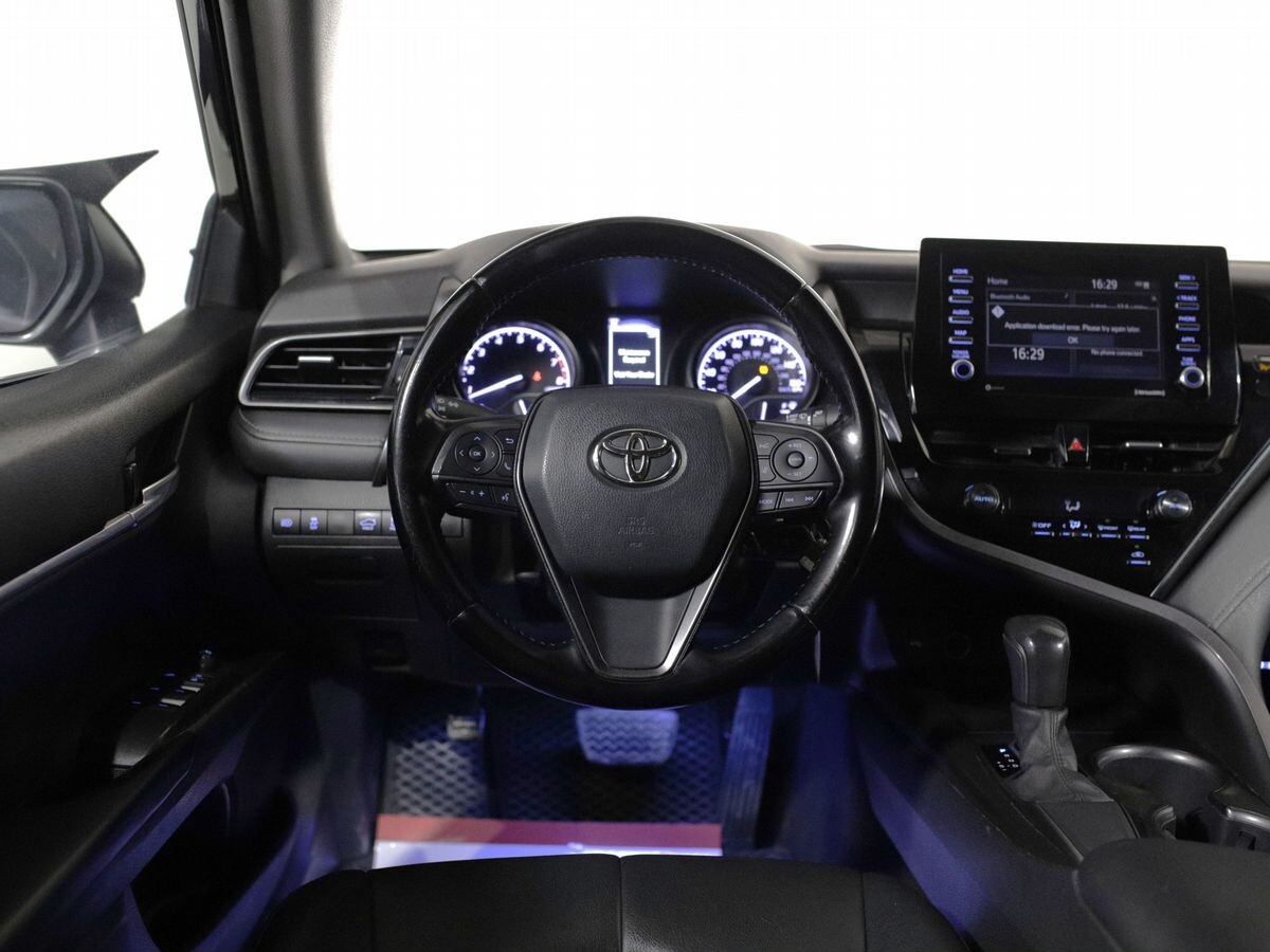 Toyota Camry 2020 - фото автомобиля