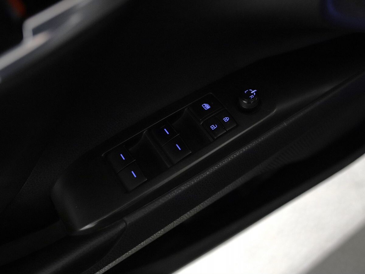 Toyota Camry 2020 - фото автомобиля