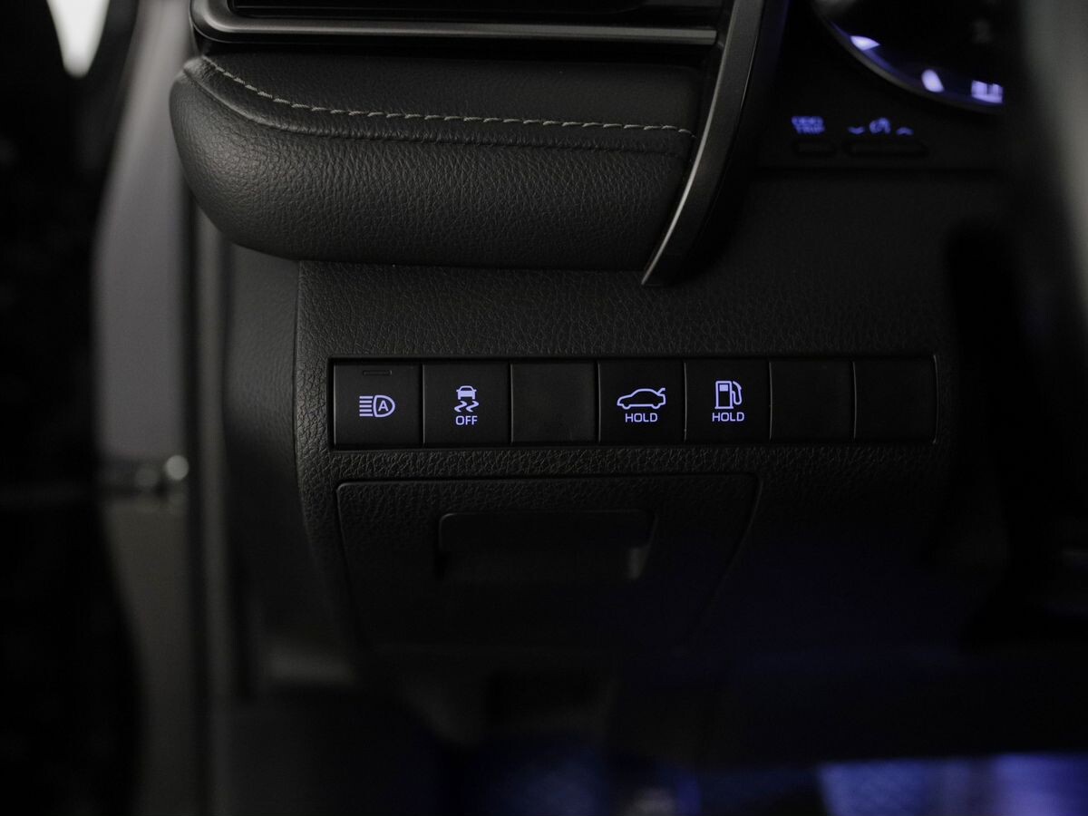 Toyota Camry 2020 - фото автомобиля